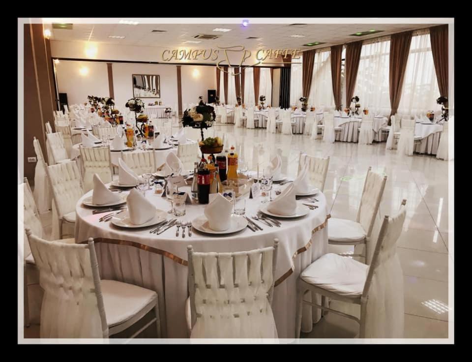Hotel Campus Caffe Mansion Buzau Exterior foto