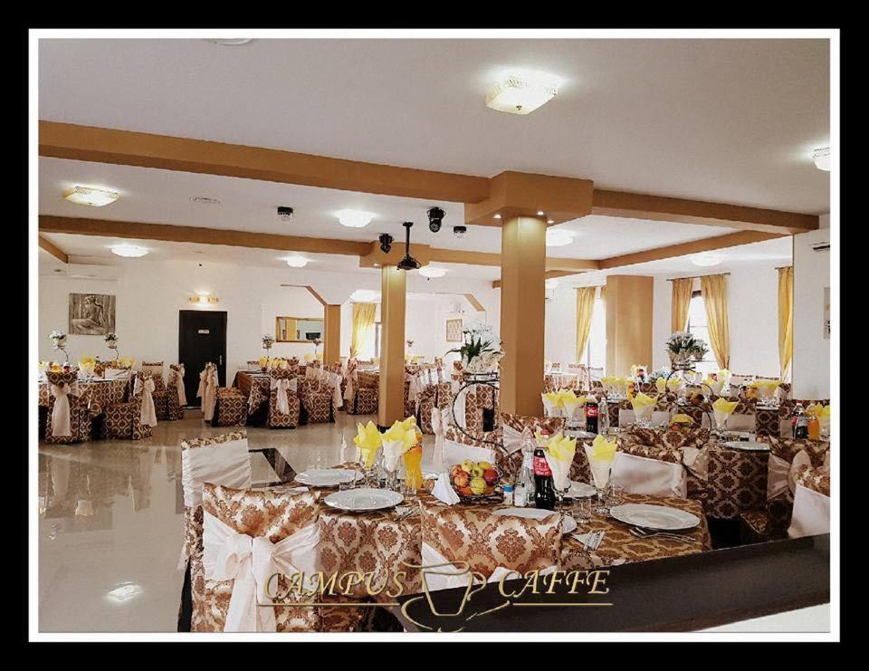 Hotel Campus Caffe Mansion Buzau Exterior foto
